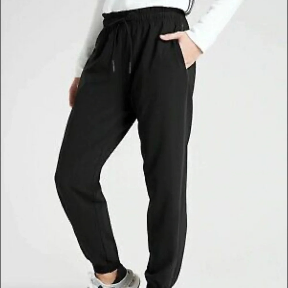EUC Athleta Metropolis Jogger Black 4 style 530639 loungewear comfy athletic